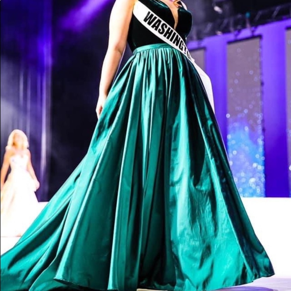 Johnathan Kayne Emerald Gown Size 12 LN